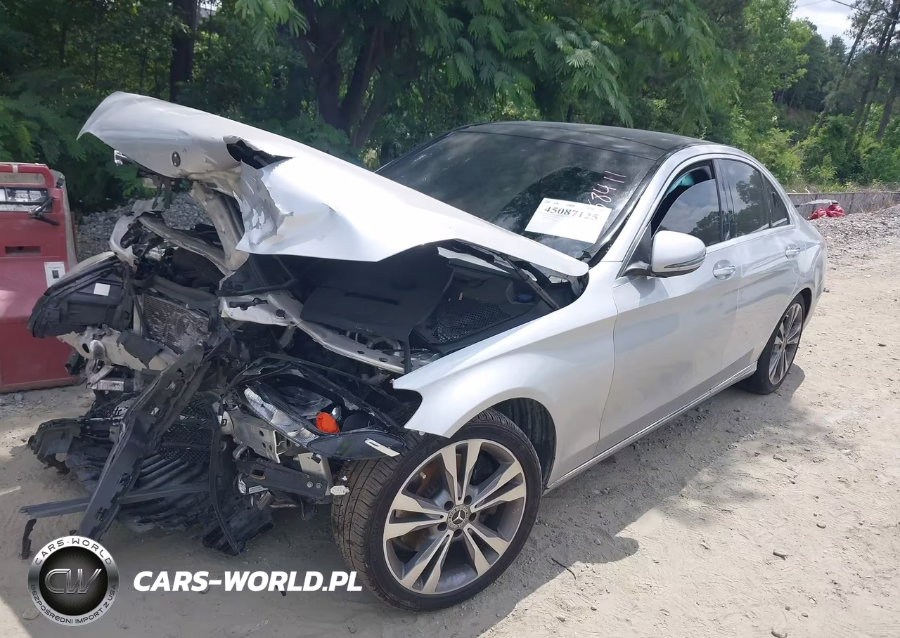 2018 Mercedes-Benz C 300 VIN:55SWF4JB2JU258411 - 2