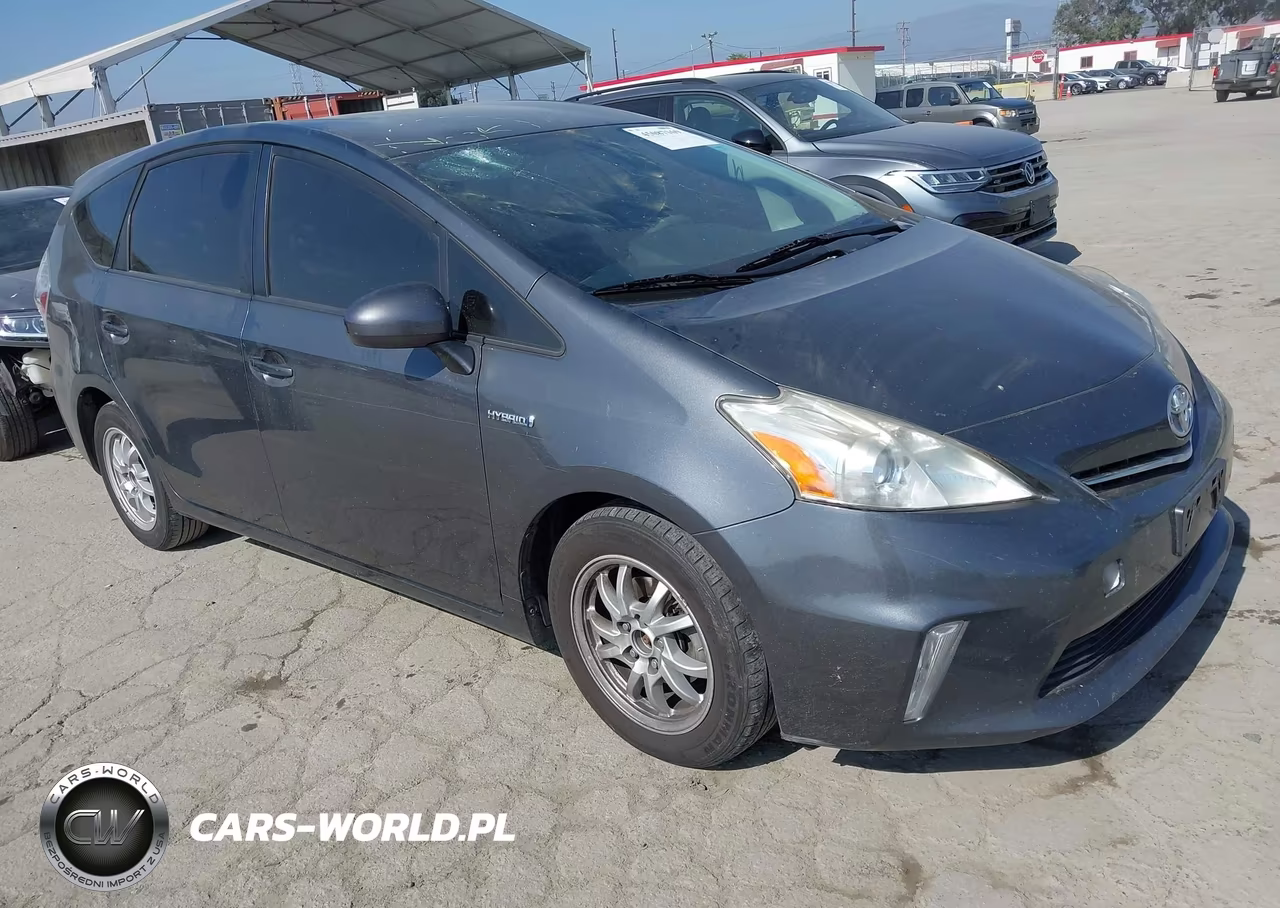 2014 Toyota Prius V Two – zdjęcie 1 z 16