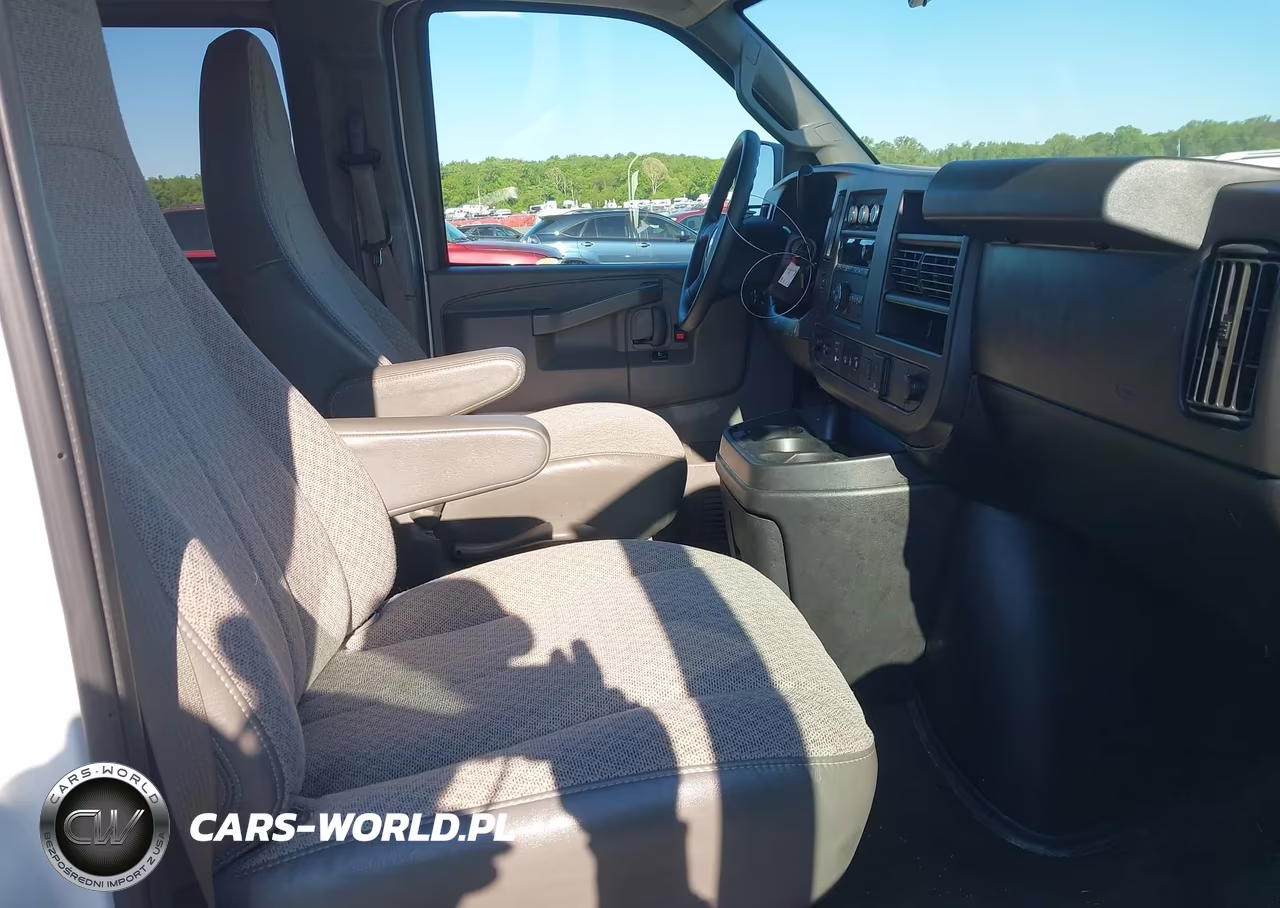 2019 Chevrolet Express 3500 Lt VIN:1GAZGPFPXK1176396 - 5