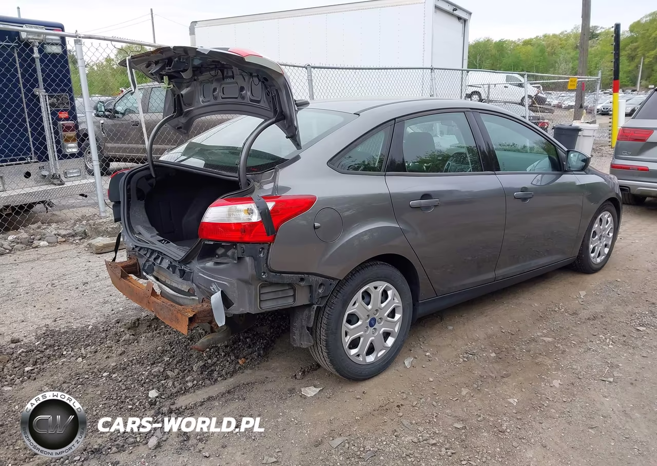 2012 Ford Focus Se VIN:1FAHP3F20CL359771 - 4