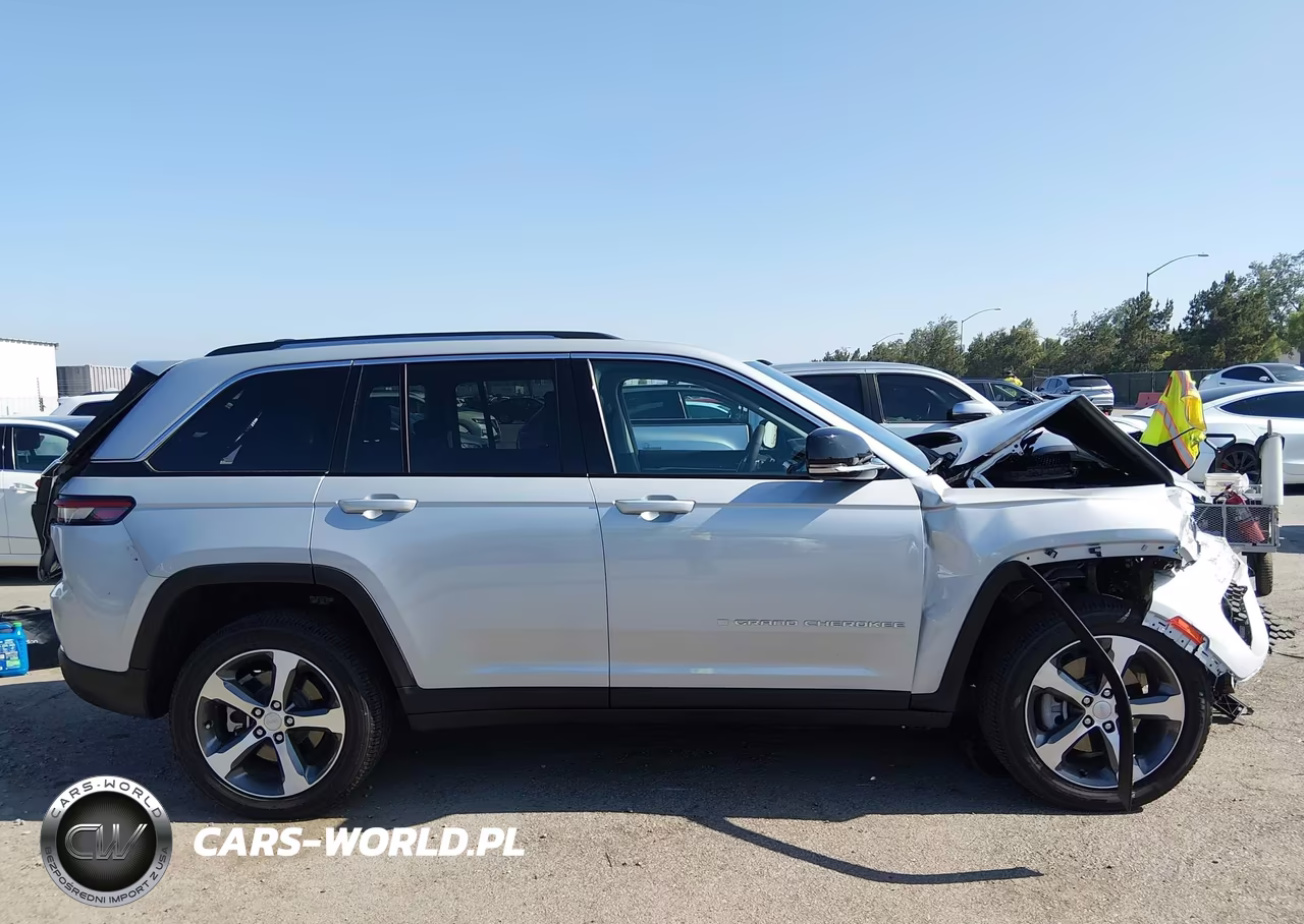 2023 Jeep Grand Cherokee 4Xe VIN:1C4RJYB62PC670811 - 13