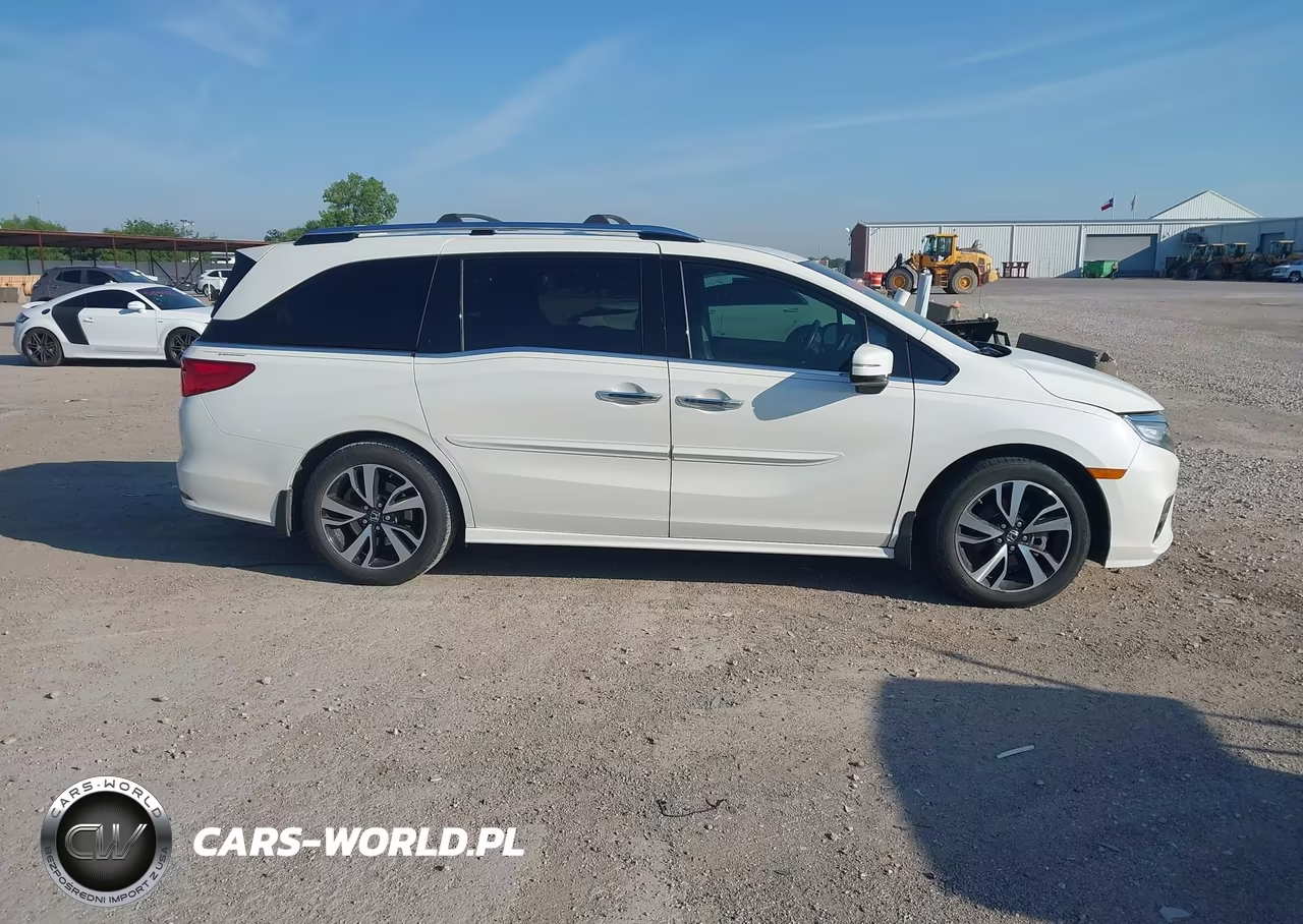 2018 Honda Odyssey Elite VIN:5FNRL6H94JB087098 - 13