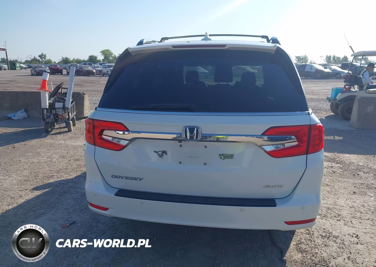 2018 Honda Odyssey Elite VIN:5FNRL6H94JB087098 - 16