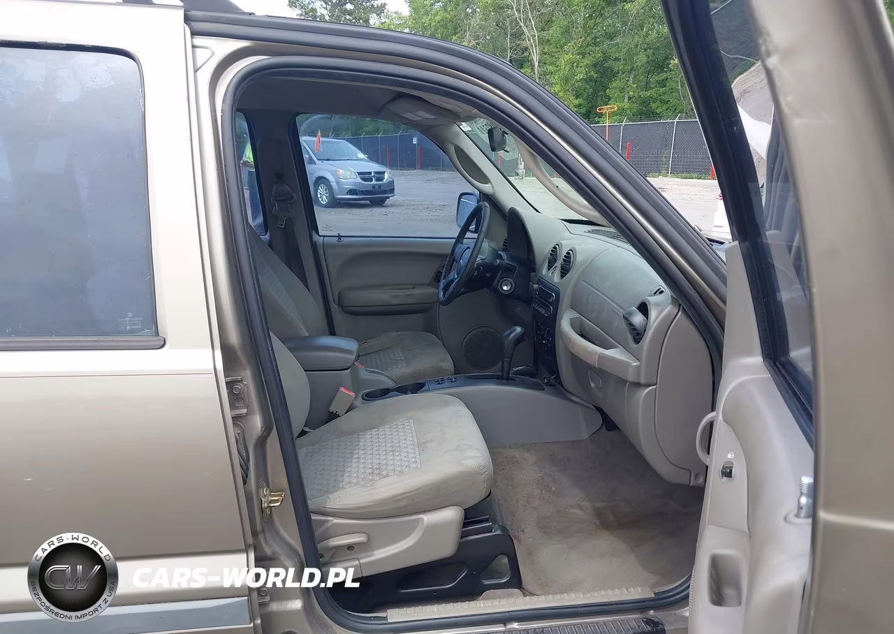 2005 Jeep Liberty Sport VIN:1J4GL48K95W665819 - 5