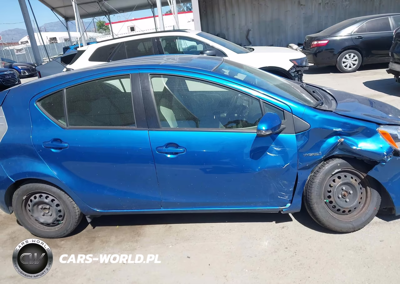 2013 Toyota Prius C One VIN:JTDKDTB35D1535153 - 13