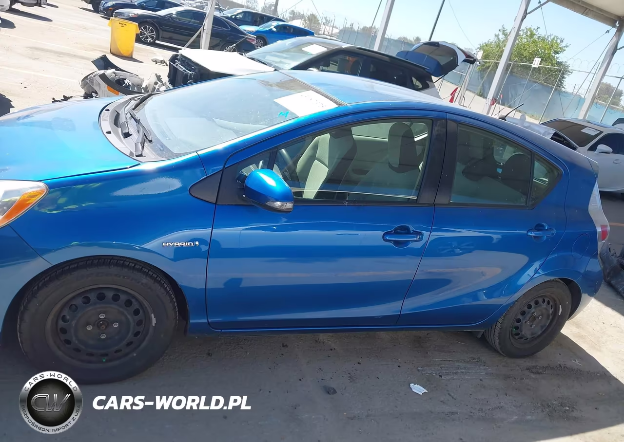 2013 Toyota Prius C One VIN:JTDKDTB35D1535153 - 14