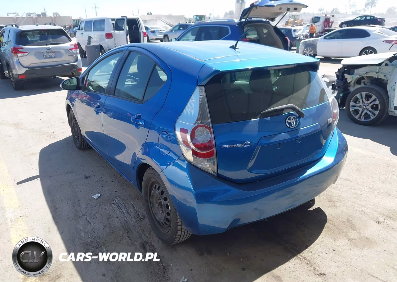 2013 Toyota Prius C One VIN:JTDKDTB35D1535153 - 3