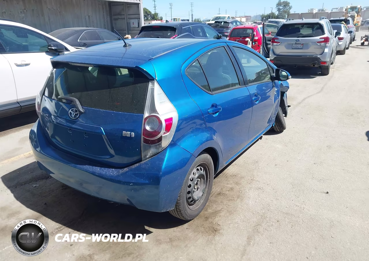 2013 Toyota Prius C One VIN:JTDKDTB35D1535153 - 4