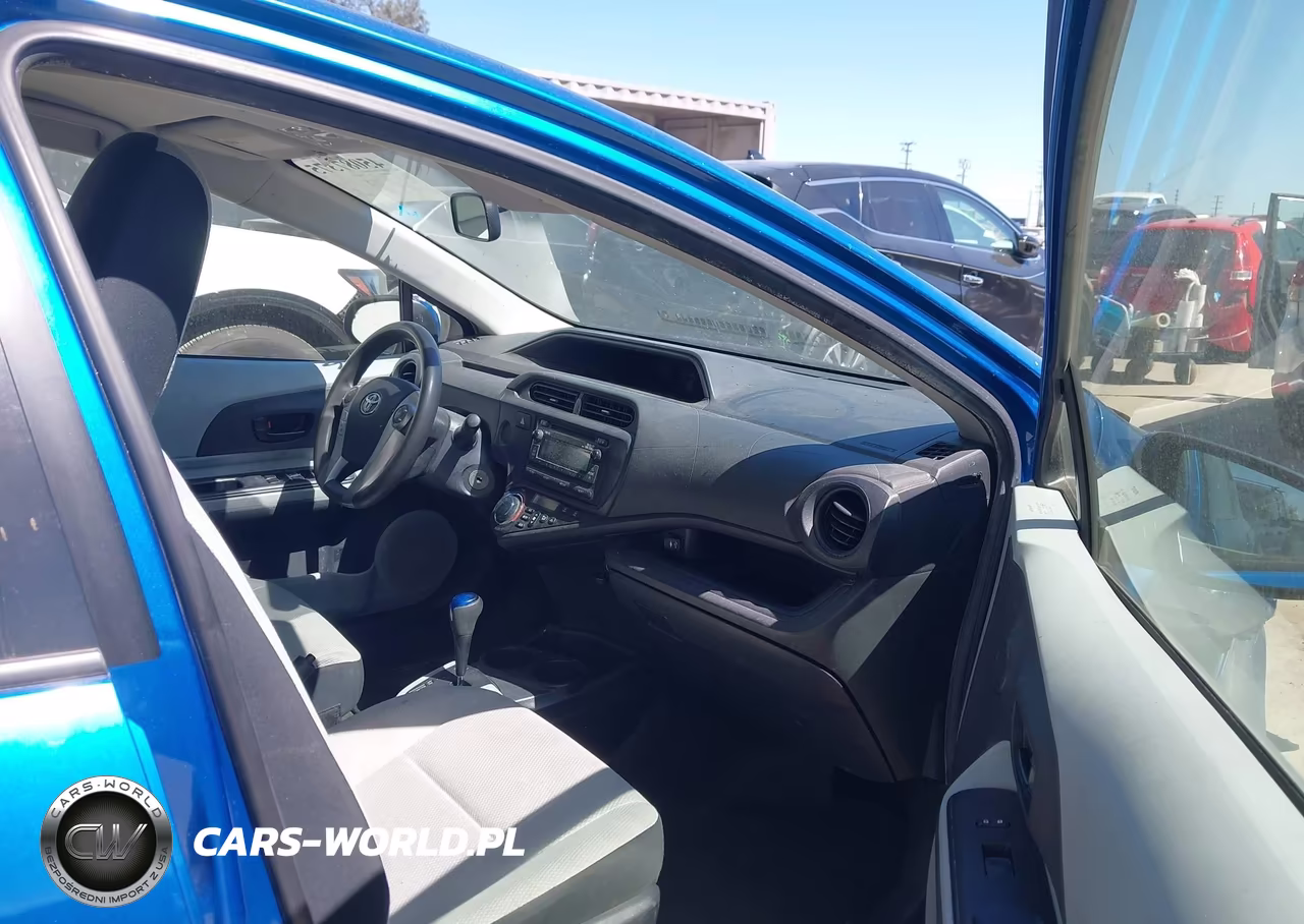2013 Toyota Prius C One VIN:JTDKDTB35D1535153 - 5