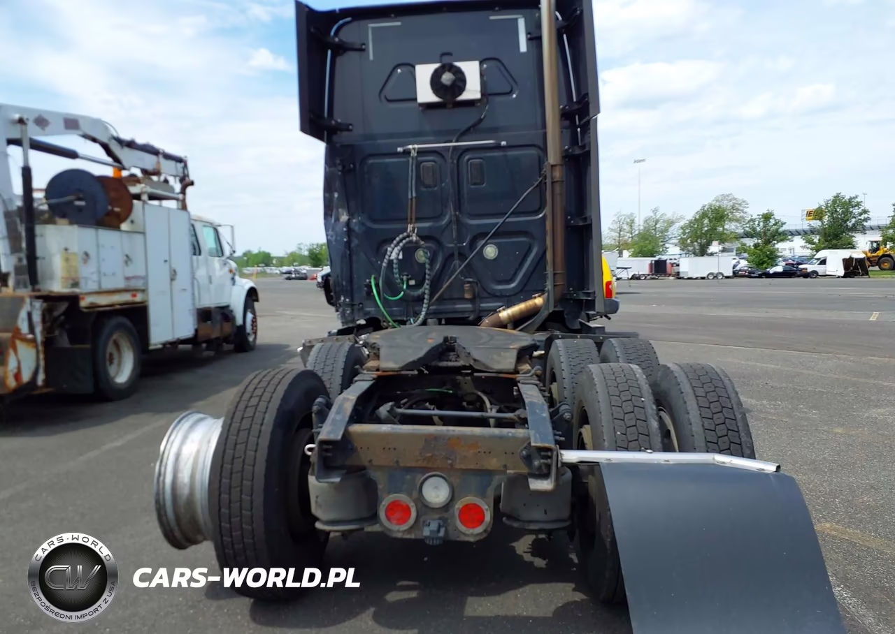 2016 Freightliner Cascadia 125 VIN:3AKJGLD65GSHD1513 - 18
