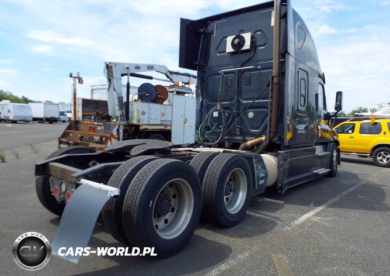 2016 Freightliner Cascadia 125 VIN:3AKJGLD65GSHD1513 - 4