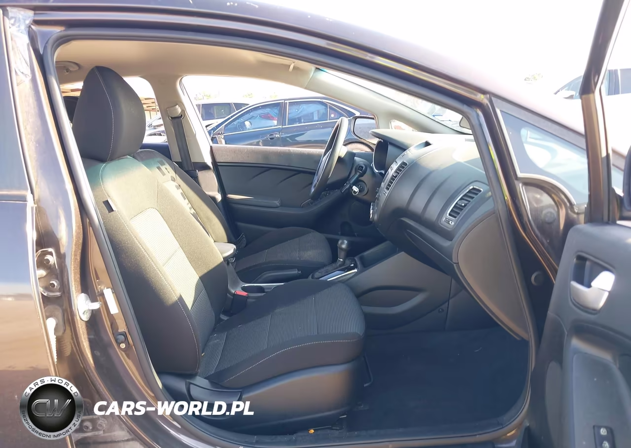 2018 Kia Forte Lx VIN:3KPFK4A74JE190501 - 5