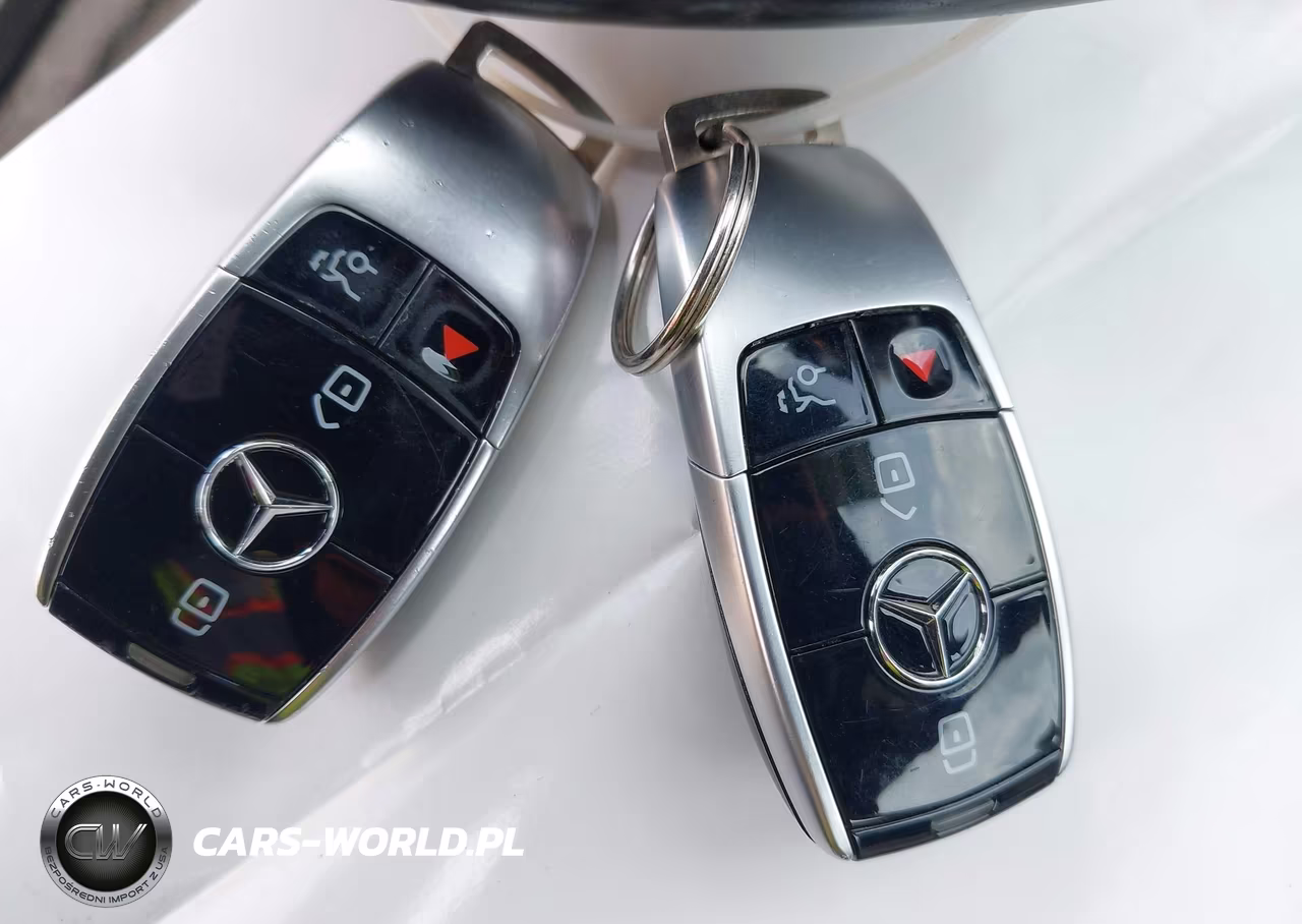2018 Mercedes-Benz E 300 VIN:WDDZF4JB5JA310773 - 11