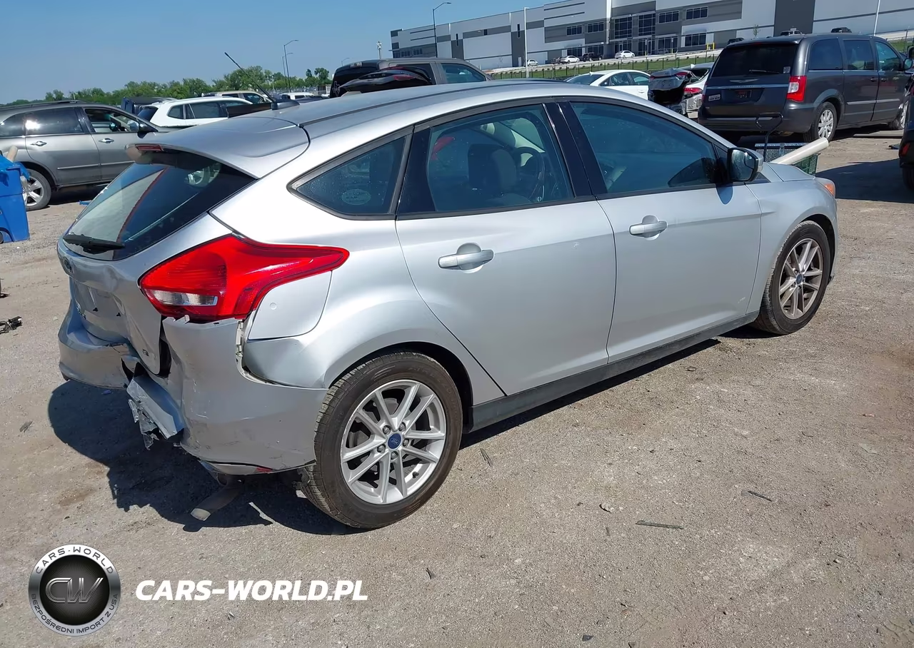2016 Ford Focus Se VIN:1FADP3K25GL374759 - 4
