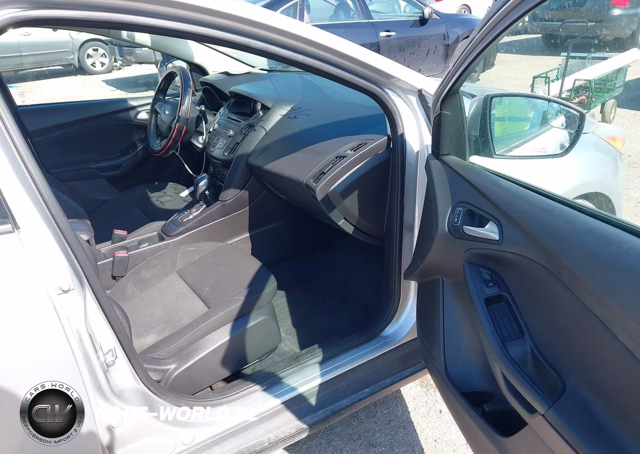 2016 Ford Focus Se VIN:1FADP3K25GL374759 - 5