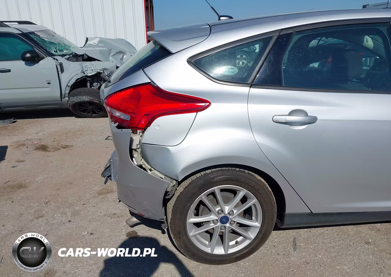 2016 Ford Focus Se VIN:1FADP3K25GL374759 - 6