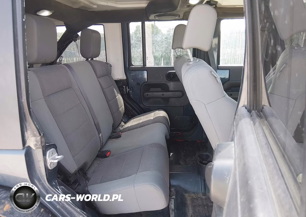 2007 Jeep Wrangler Unlimited Rubicon VIN:1J8GA69127L144287 - 8