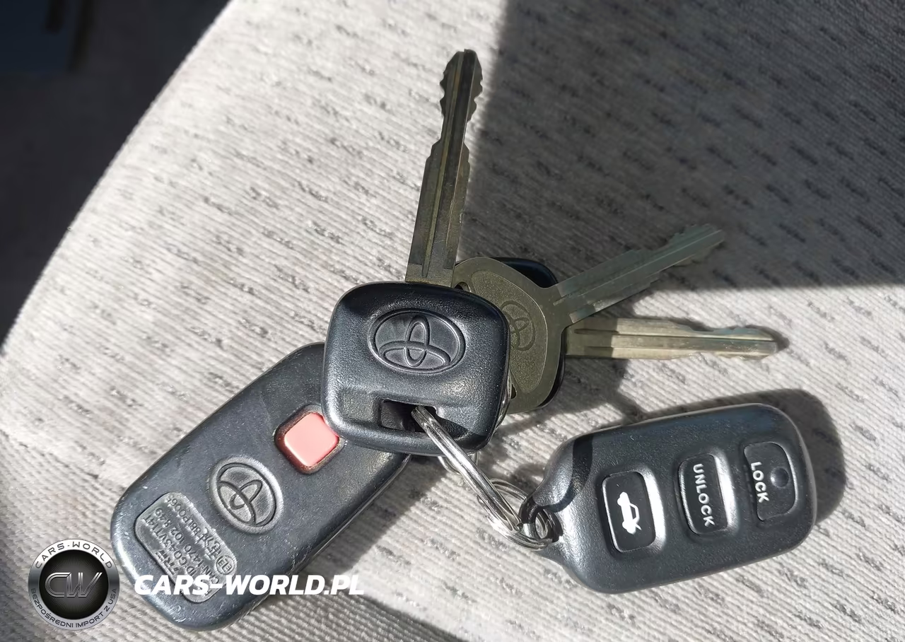 2002 Toyota Camry Le VIN:4T1BE32K22U052618 - 11