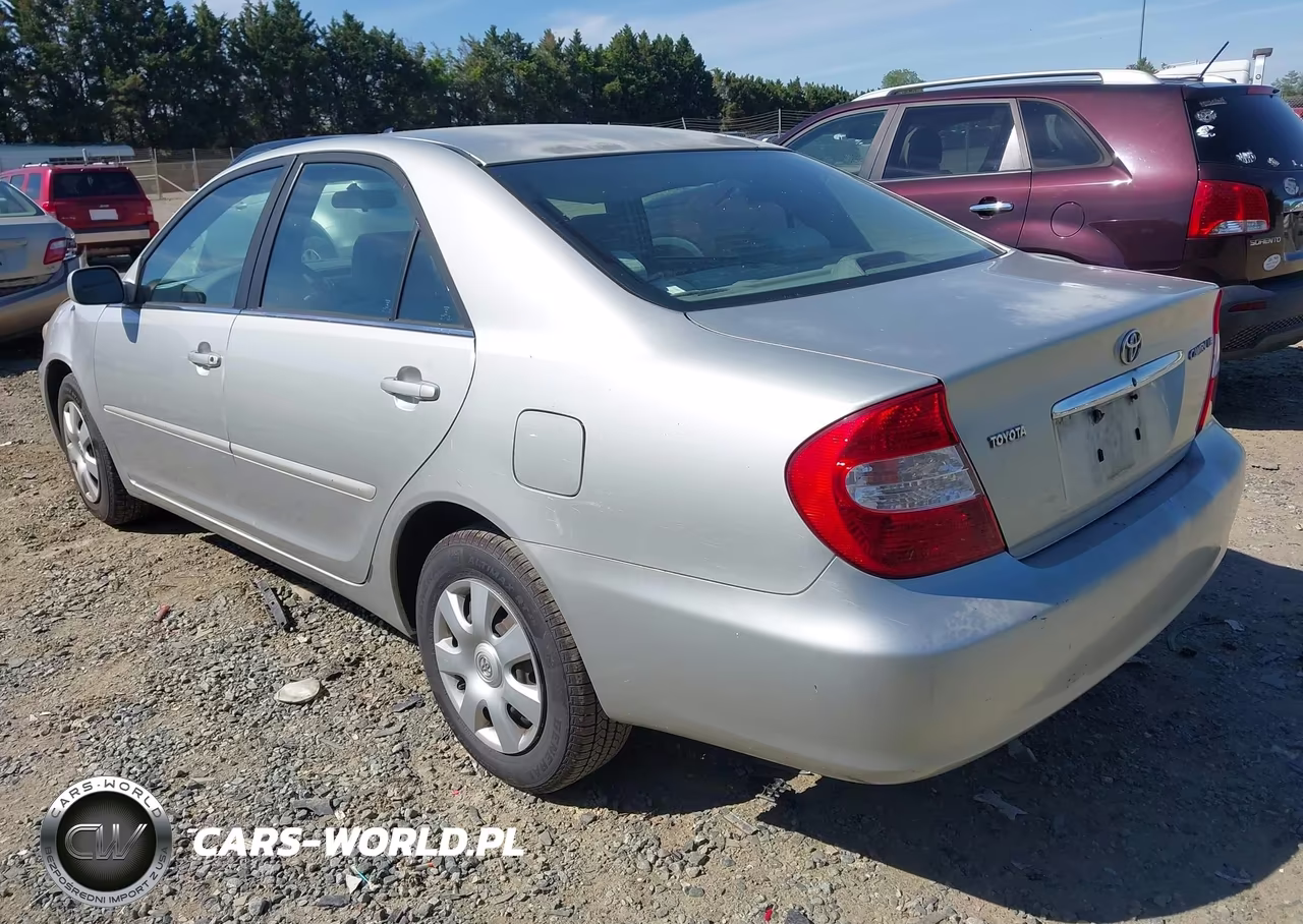 2002 Toyota Camry Le VIN:4T1BE32K22U052618 - 3