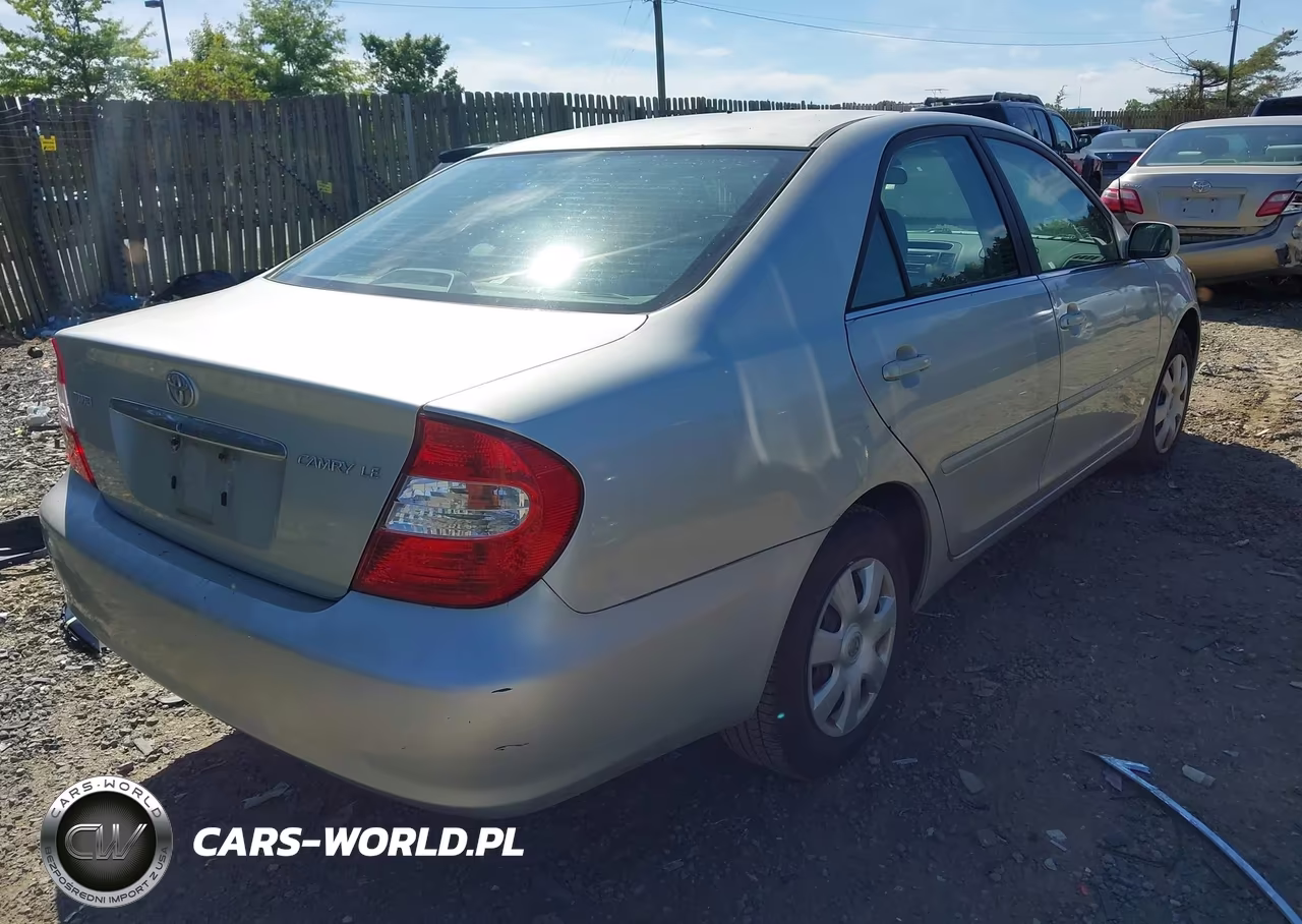 2002 Toyota Camry Le VIN:4T1BE32K22U052618 - 4