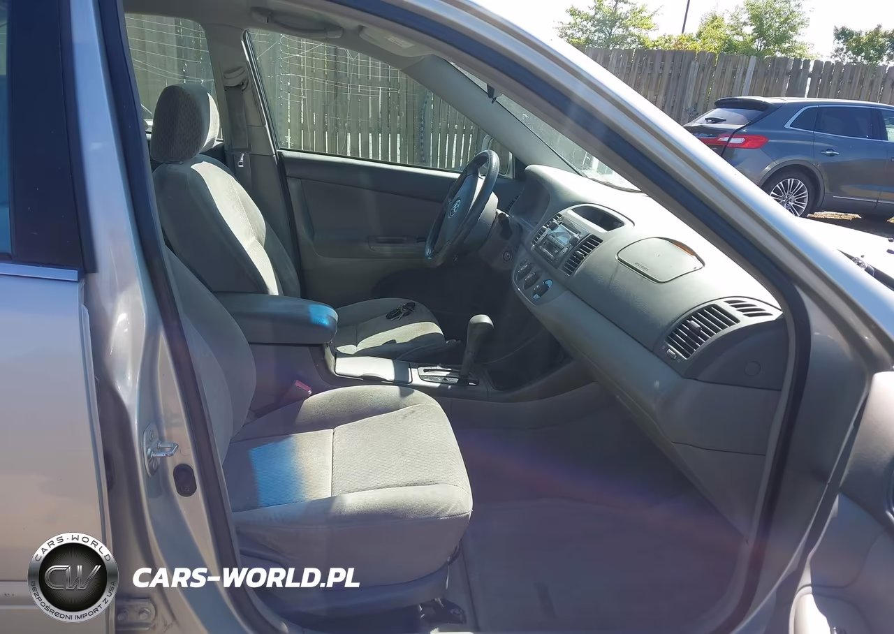 2002 Toyota Camry Le VIN:4T1BE32K22U052618 - 5
