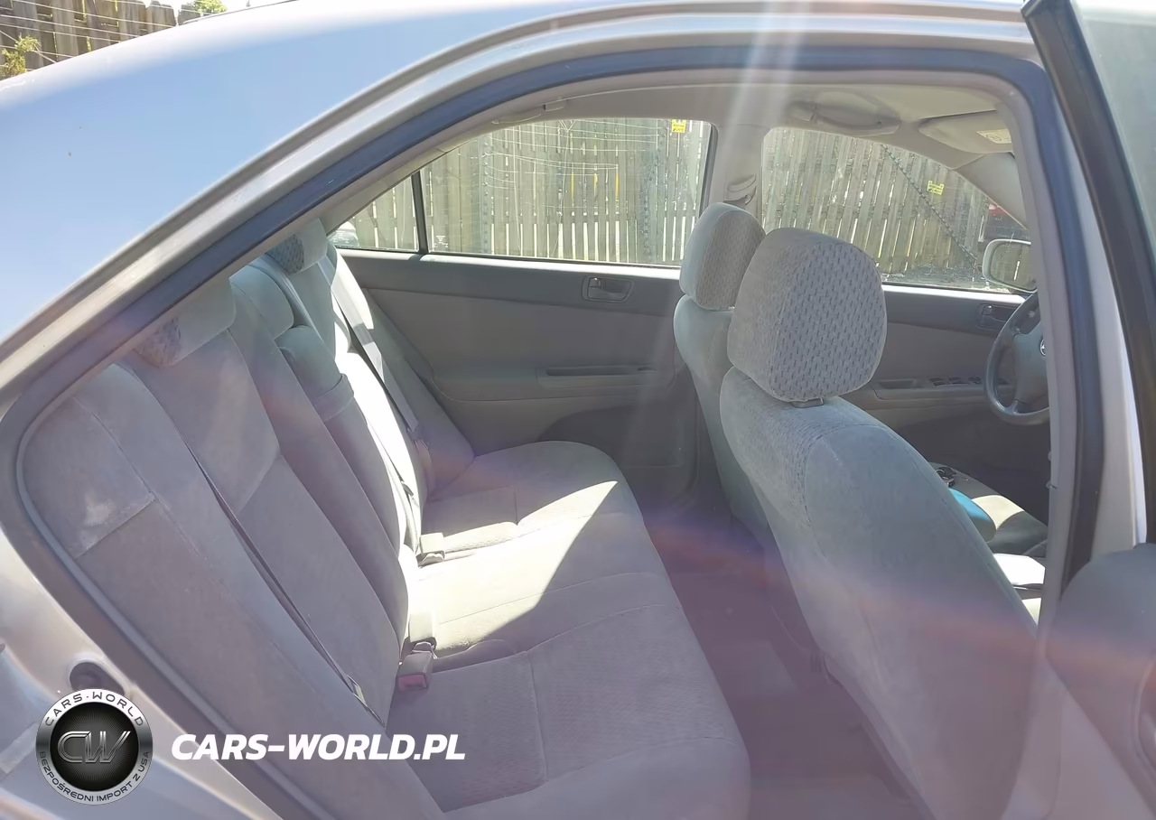 2002 Toyota Camry Le VIN:4T1BE32K22U052618 - 8
