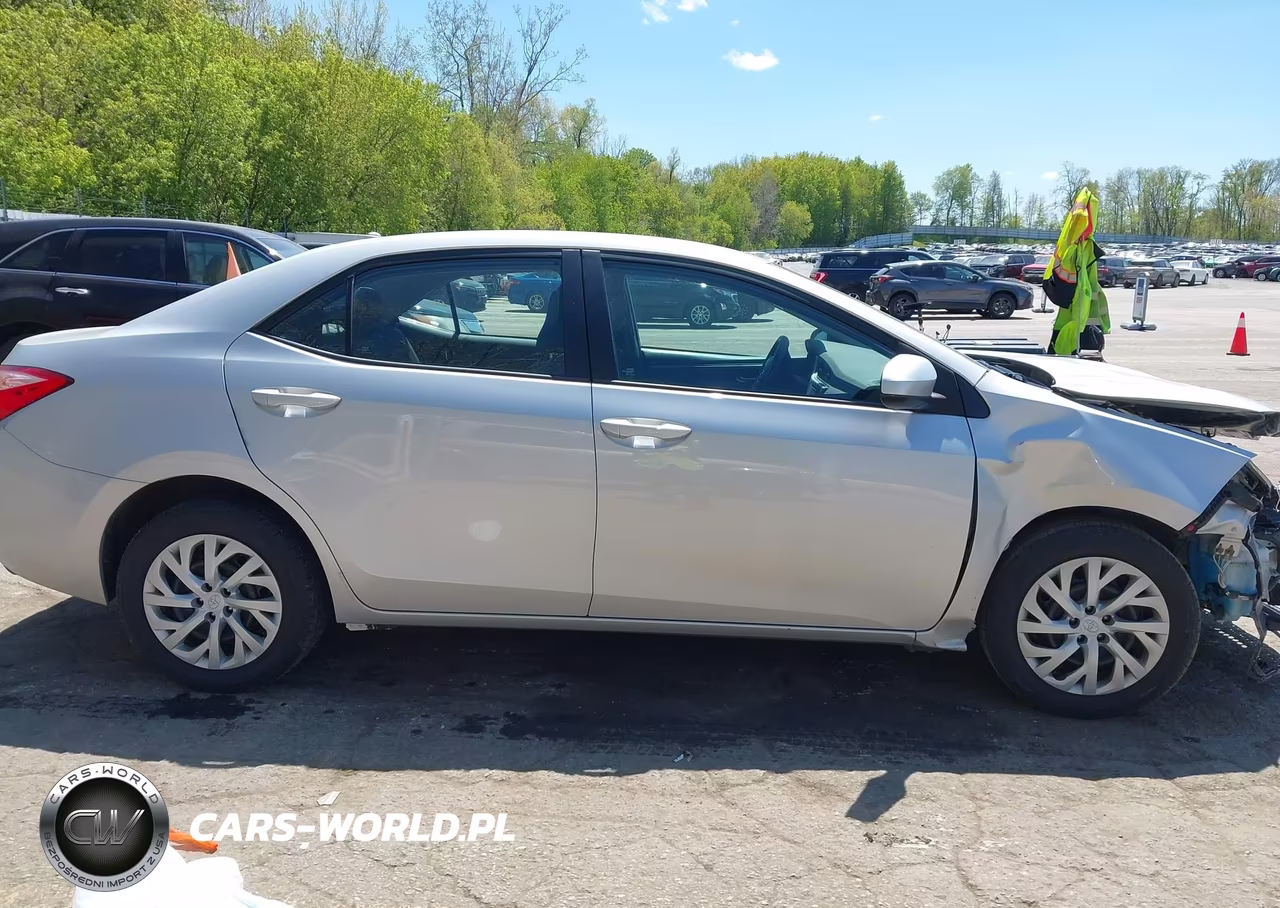 2017 Toyota Corolla Le VIN:2T1BURHE7HC880987 - 14