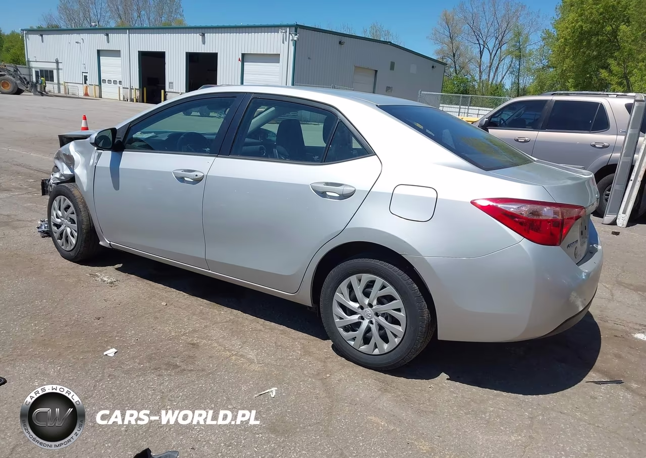 2017 Toyota Corolla Le VIN:2T1BURHE7HC880987 - 3