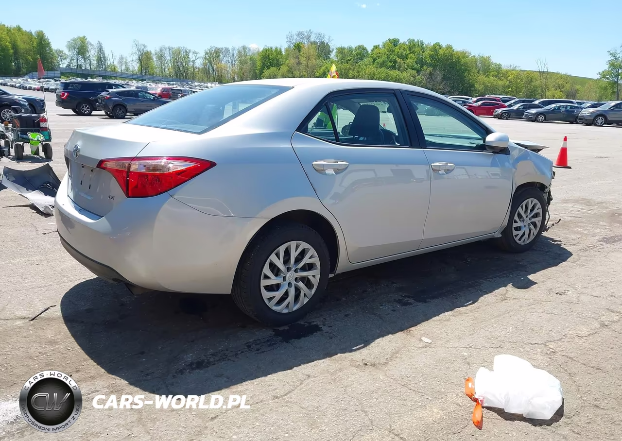 2017 Toyota Corolla Le VIN:2T1BURHE7HC880987 - 4