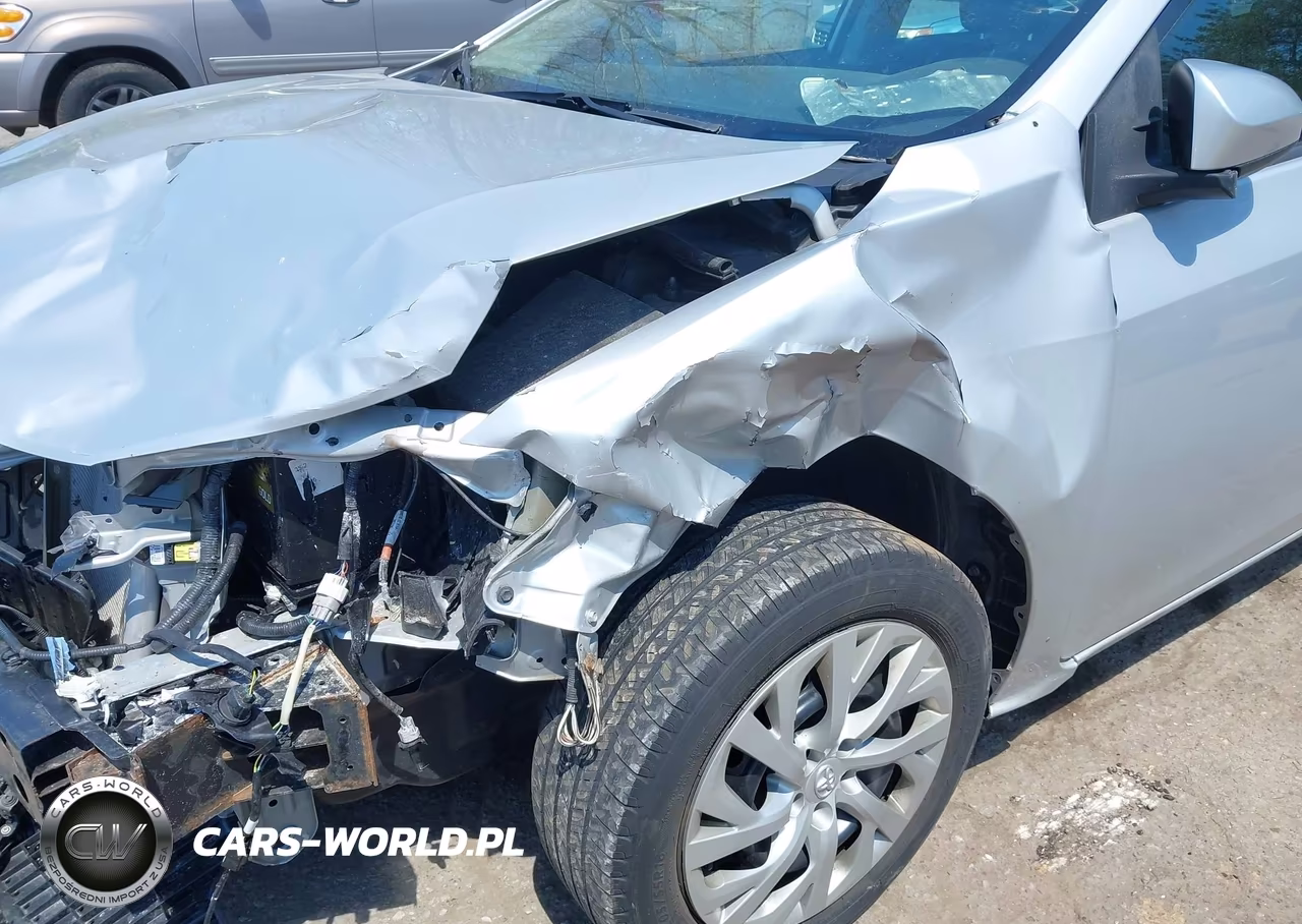 2017 Toyota Corolla Le VIN:2T1BURHE7HC880987 - 6