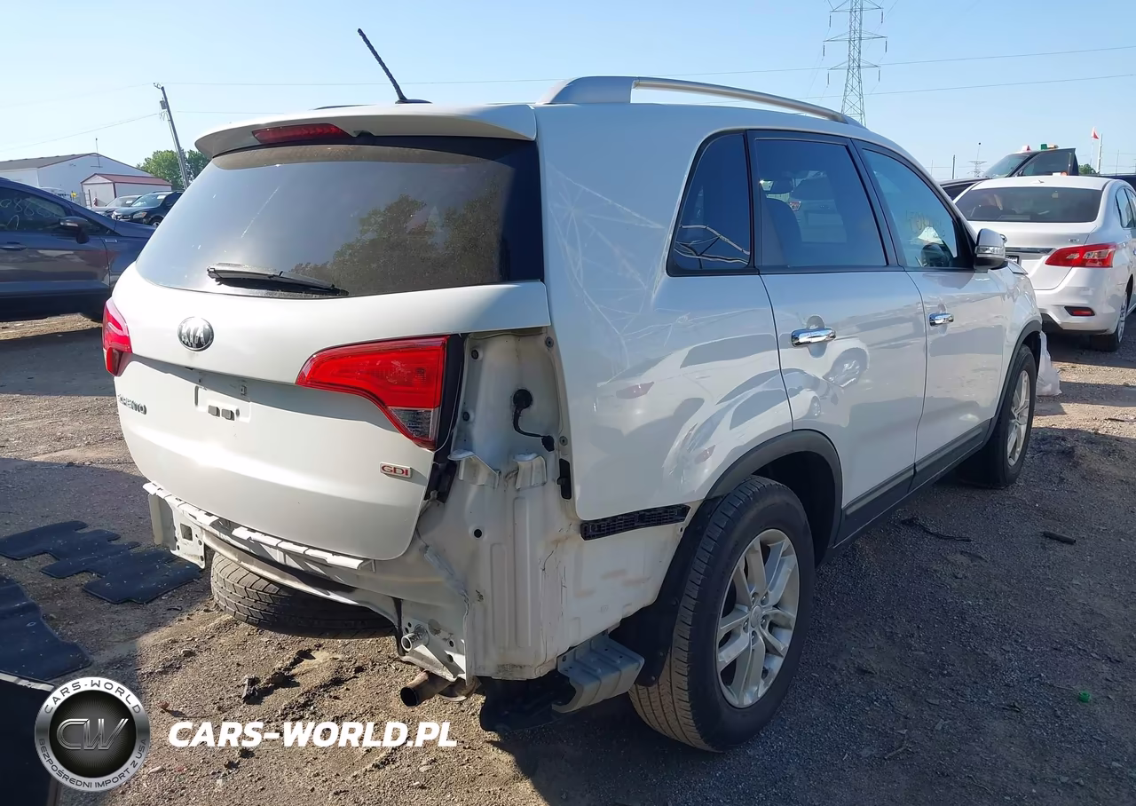 2014 Kia Sorento Lx VIN:5XYKT4A68EG520751 - 4