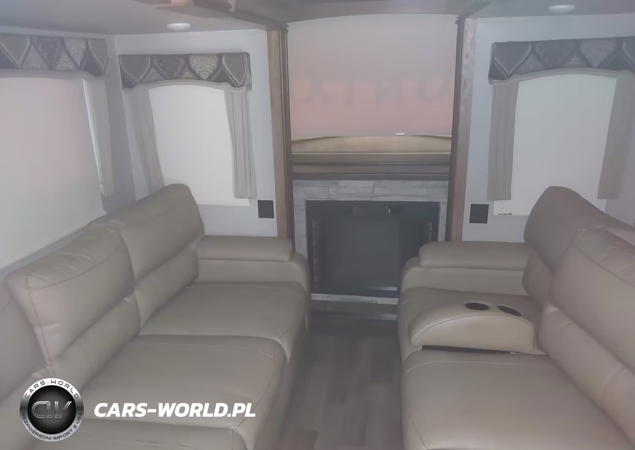 2018 Keystone Travel Trlr VIN:4YDF37327J4700984 - 8