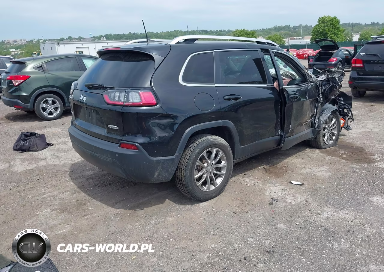 2019 Jeep Cherokee Latitude Plus 4X4 VIN:1C4PJMLB3KD478585 - 4
