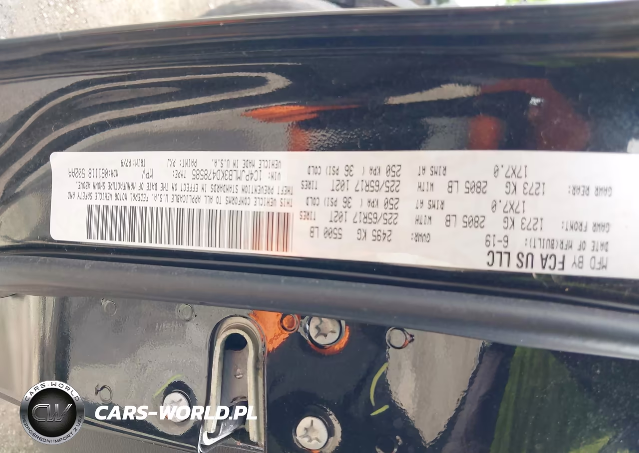 2019 Jeep Cherokee Latitude Plus 4X4 VIN:1C4PJMLB3KD478585 - 9