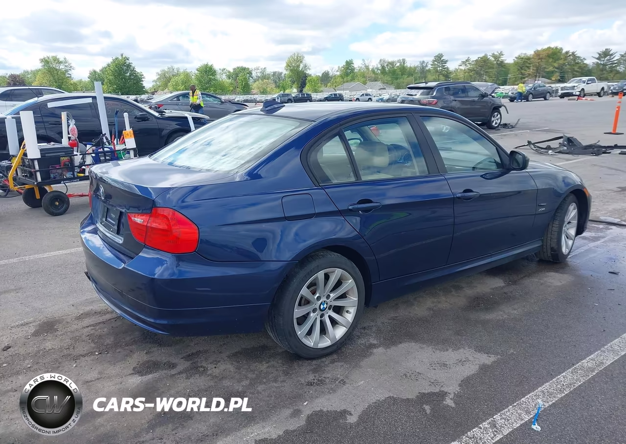 2011 BMW 328I xDrive VIN:WBAPK7C54BF195266 - 4