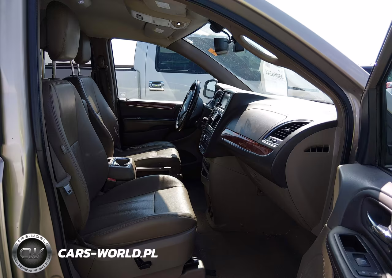 2015 Chrysler Town & Country Touring-L VIN:2C4RC1CG1FR574280 - 5