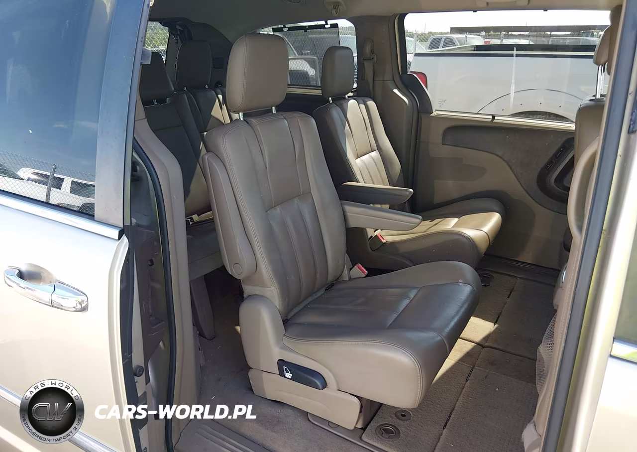 2015 Chrysler Town & Country Touring-L VIN:2C4RC1CG1FR574280 - 8