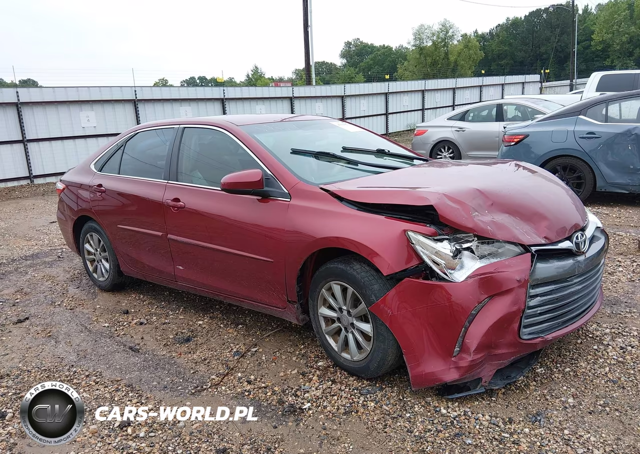 2015 Toyota Camry Le – zdjęcie 1 z 17