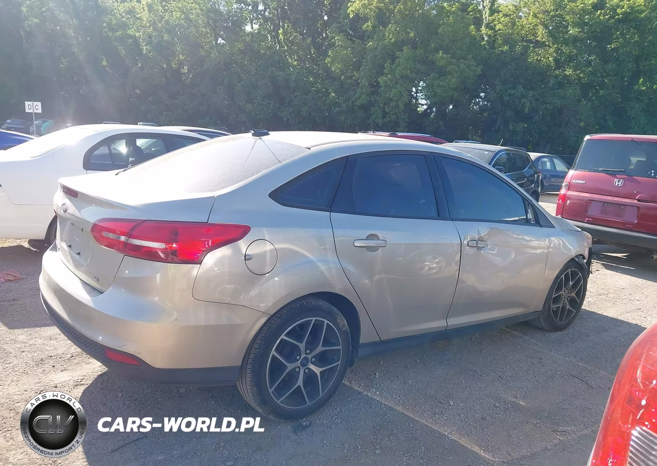 2018 Ford Focus Se VIN:1FADP3F2XJL256188 - 14