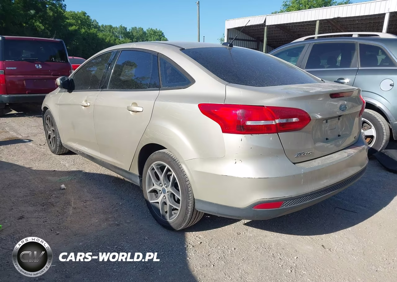 2018 Ford Focus Se VIN:1FADP3F2XJL256188 - 3