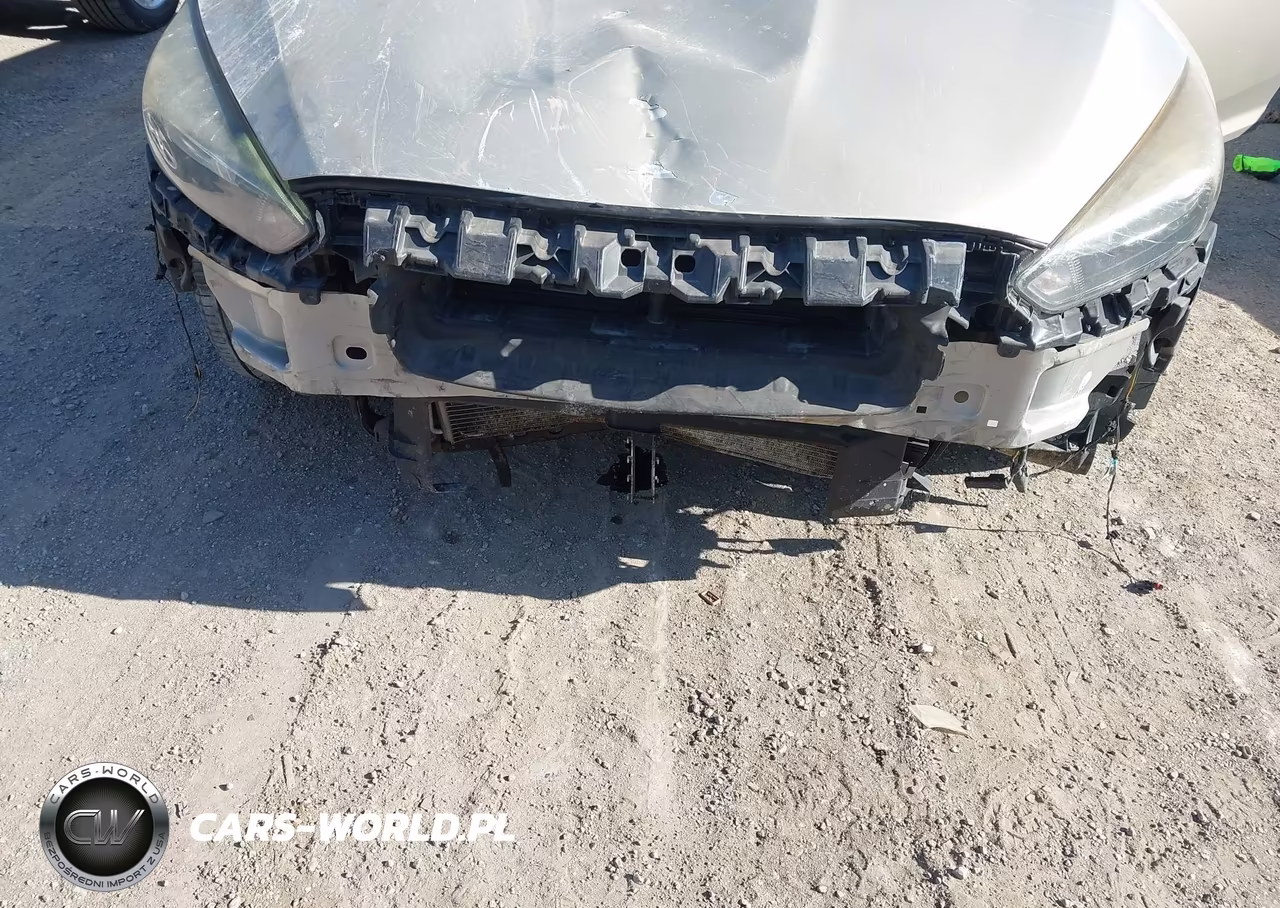 2018 Ford Focus Se VIN:1FADP3F2XJL256188 - 6