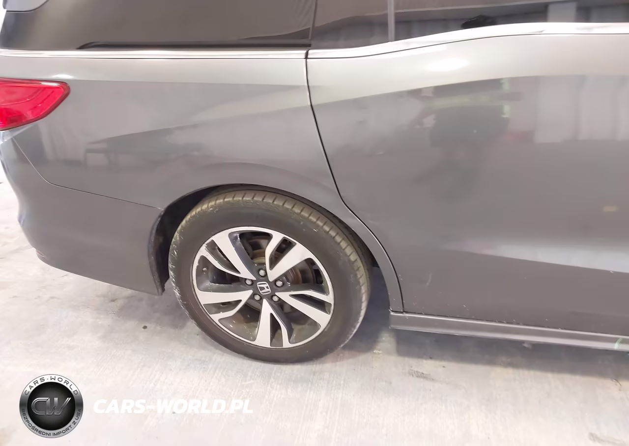2018 Honda Odyssey Elite VIN:5FNRL6H92JB078528 - 17