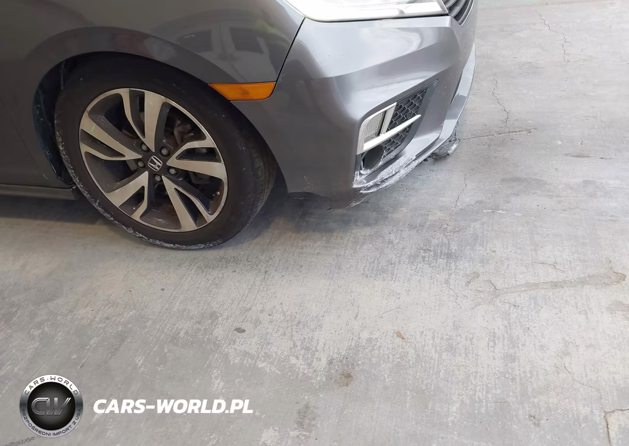 2018 Honda Odyssey Elite VIN:5FNRL6H92JB078528 - 18