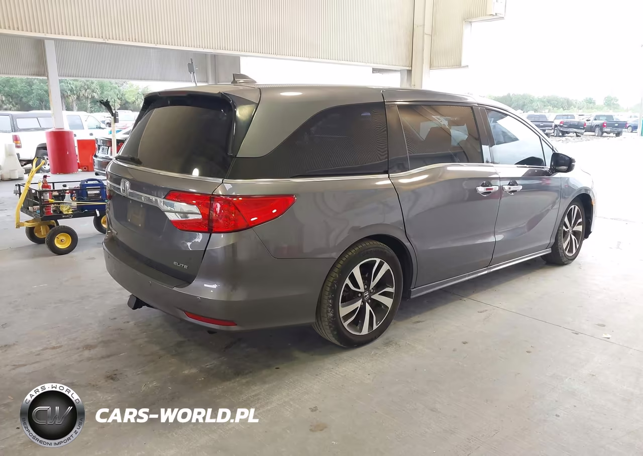 2018 Honda Odyssey Elite VIN:5FNRL6H92JB078528 - 4