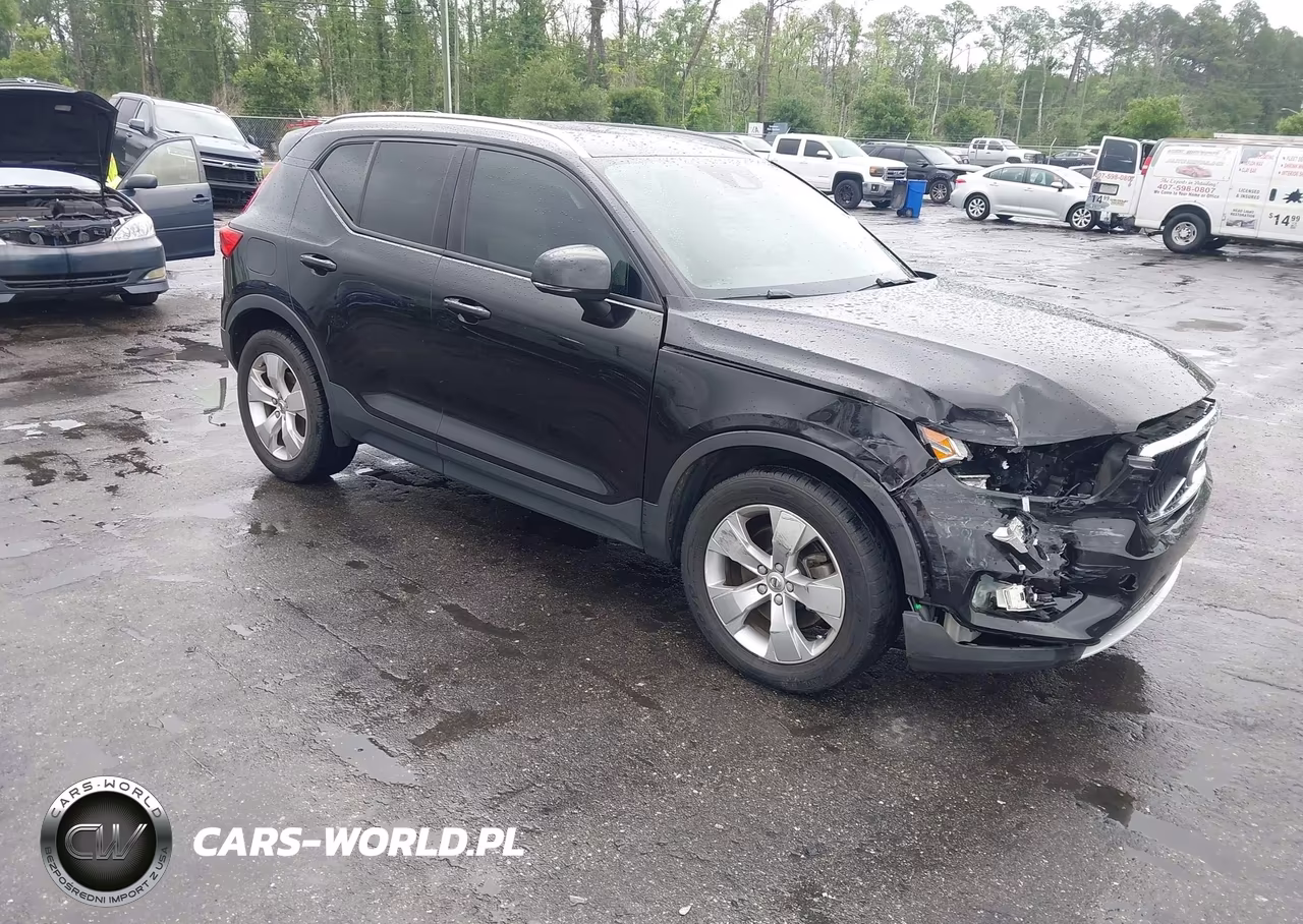 2020 Volvo Xc40 T4 Momentum – zdjęcie 1 z 16