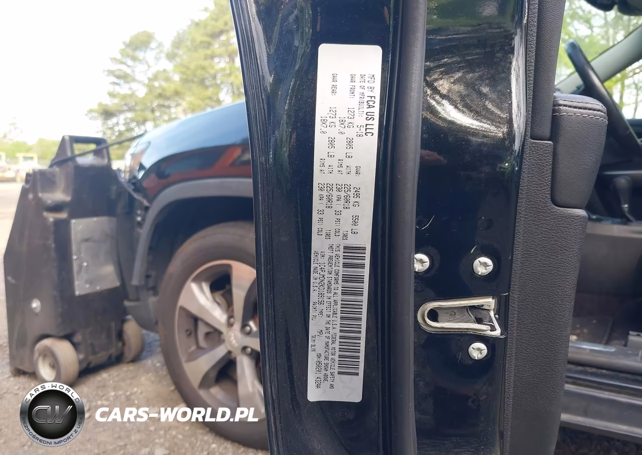 2019 Jeep Cherokee Limited 4X4 VIN:1C4PJMDN2KD189156 - 9