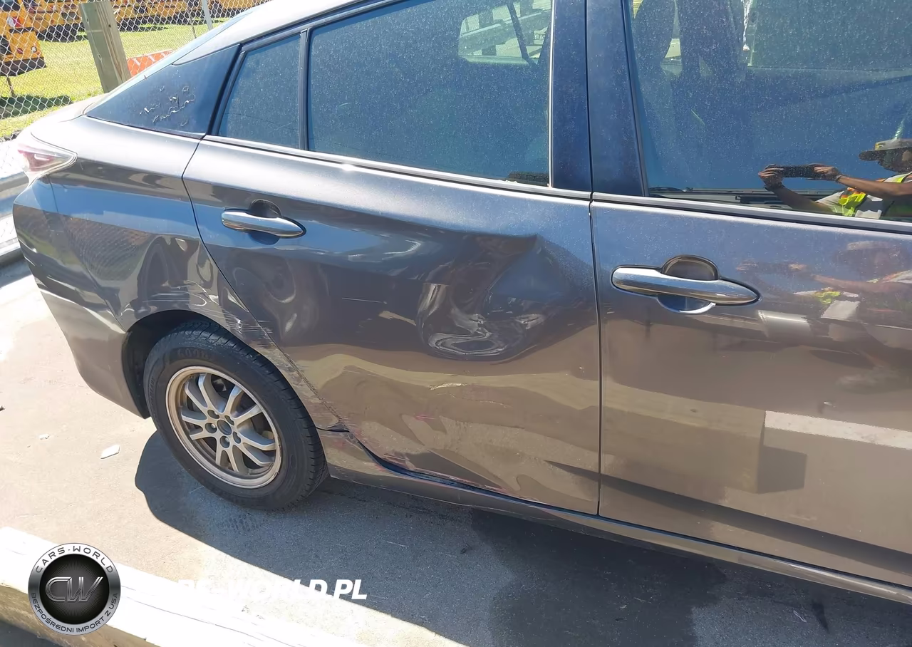 2016 Toyota Prius Three VIN:JTDKARFU3G3526569 - 6