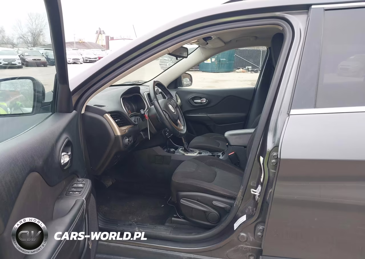 2016 Jeep Cherokee Latitude VIN:1C4PJMCB7GW144118 - 5