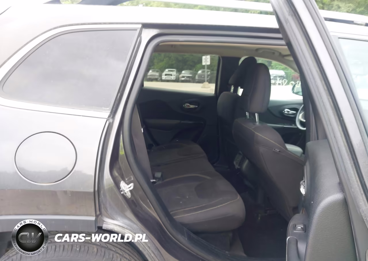 2016 Jeep Cherokee Latitude VIN:1C4PJMCB7GW144118 - 8