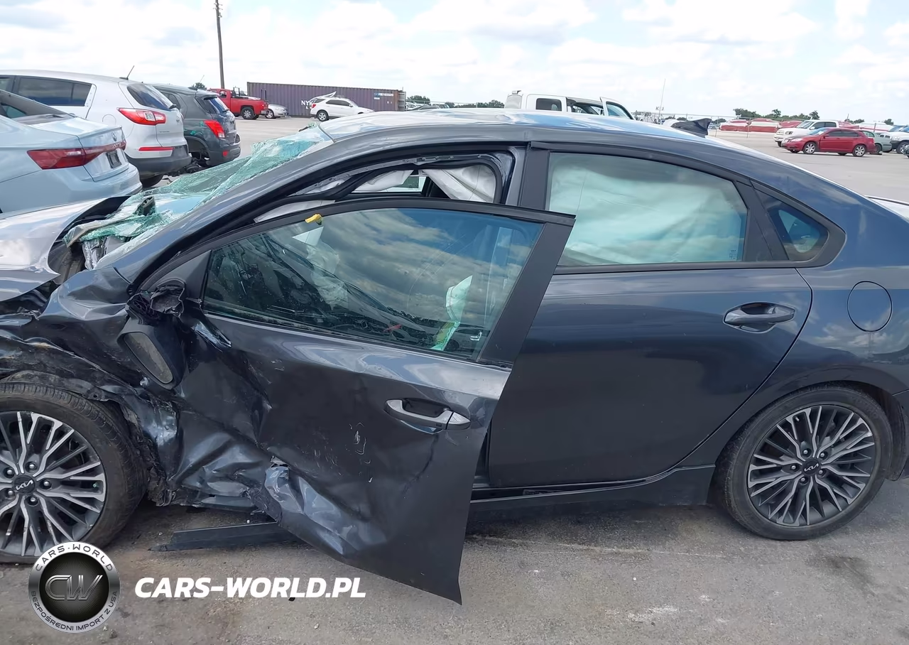 2024 Kia Forte Gt-Line VIN:3KPF54AD4RE824785 - 15